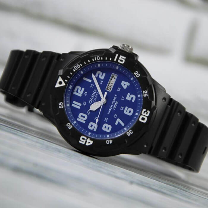 Casio Casio Collection MRW-200H-2B2VDF (MRW-200H-2B2), illuminator япония мужские часы на браслете пластик боковой вид