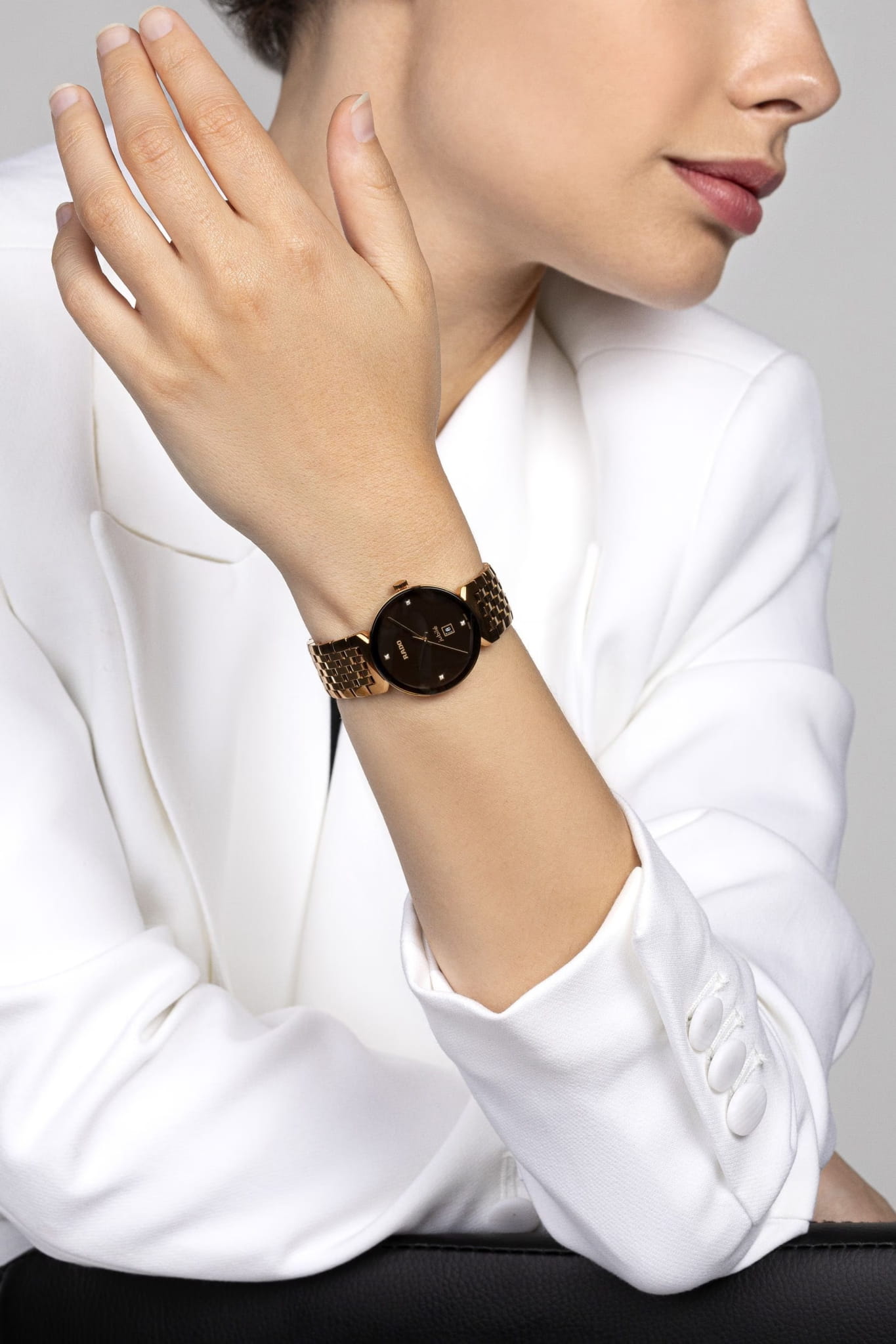 Rado R48917703 женские часы застежка крупным планом